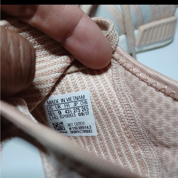 Adidas NMD R1 Chalk Pearl Pink Salmon Running Shoe Womens Size 10.5 (53 Box 7) - Picture 9 of 9